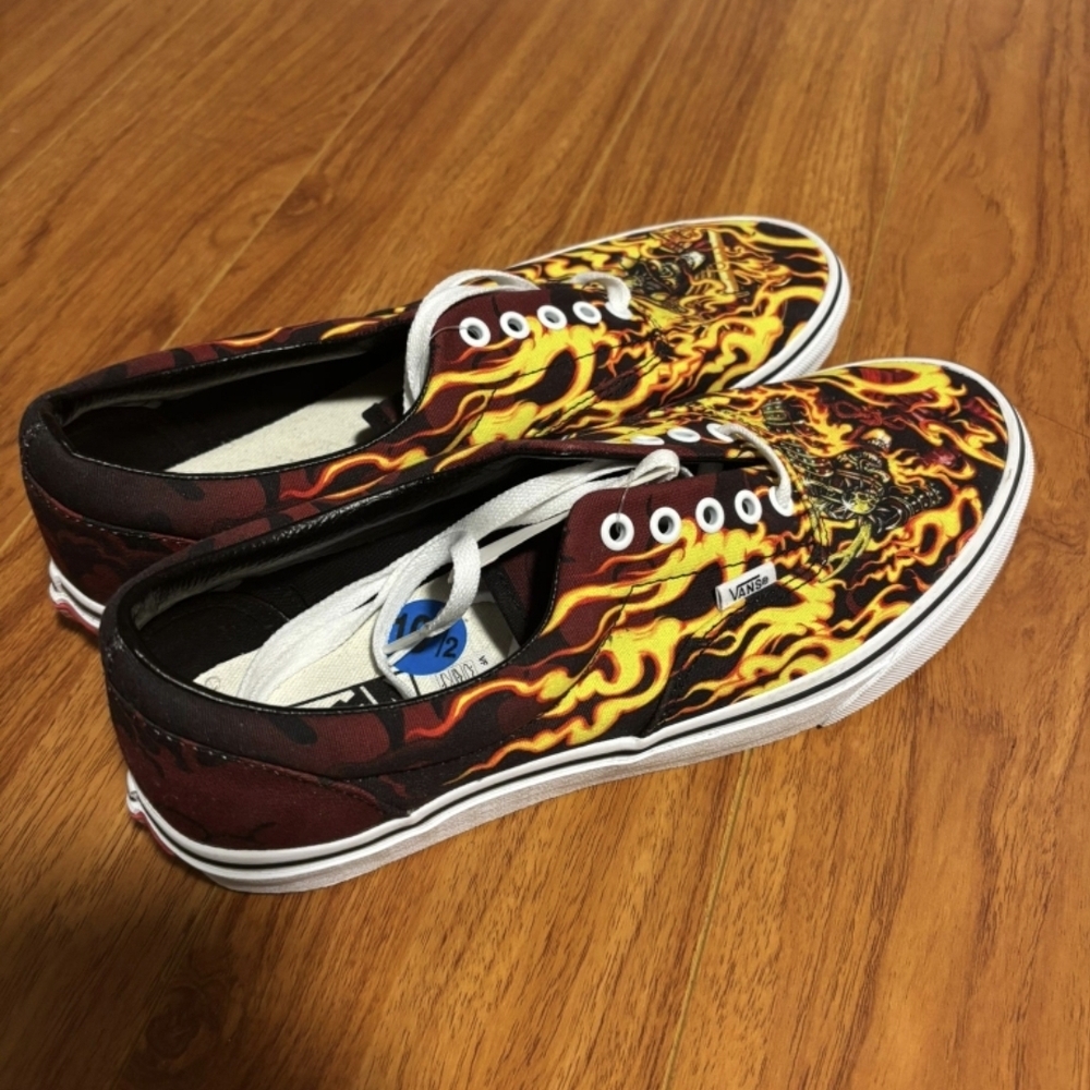 BRAND NEW---Vans Mens Flame Graphic Low-Top Sneakers - Maroon/Yellow/Black